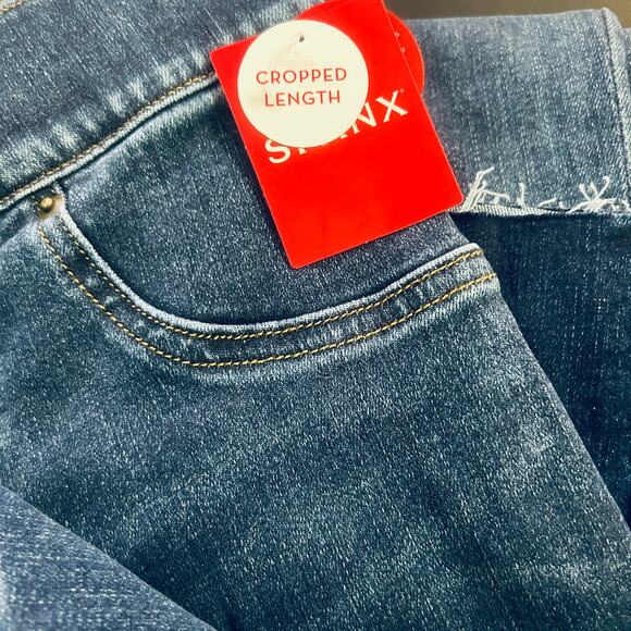 NEW Spanx Cropped Flare Raw Hem Jeans 2-Toned Medium Dark Wash Minimalist Small - Picture 5 of 10